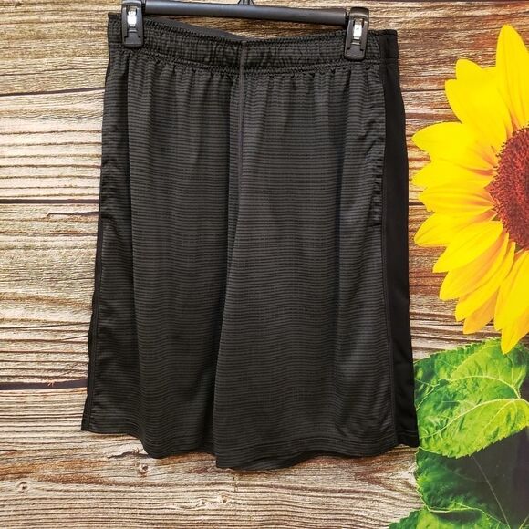 Nike dry fit shorts gray/black Size med Pre-owned - Picture 1 of 5